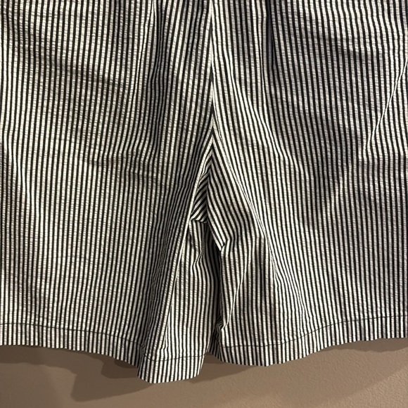 Jones New York women’s Black and White Striped skorts textured cotton size 10 - Picture 8 of 13